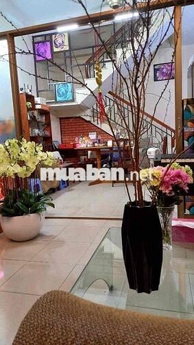 Hẻm Góc 2 mặt .diện tích lớn 96M2,cách dường lớn Lê quang định 25m