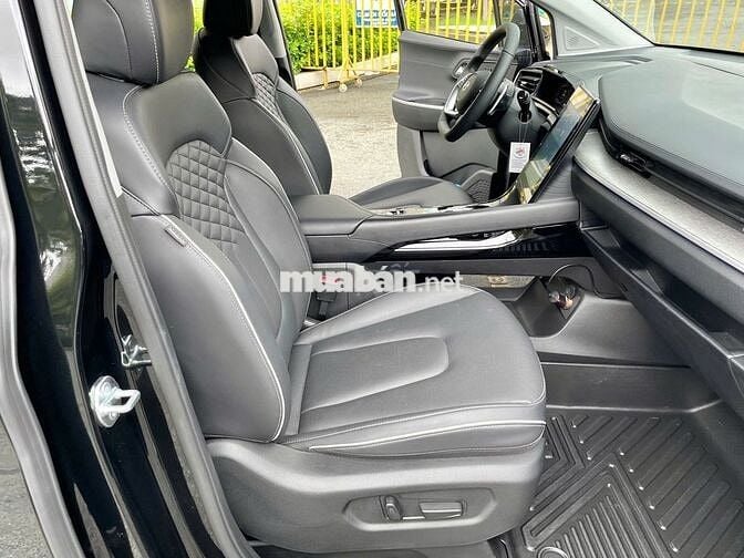 Hyundai Custin 2025 Cao Cấp 2.0T - 10,000 km.