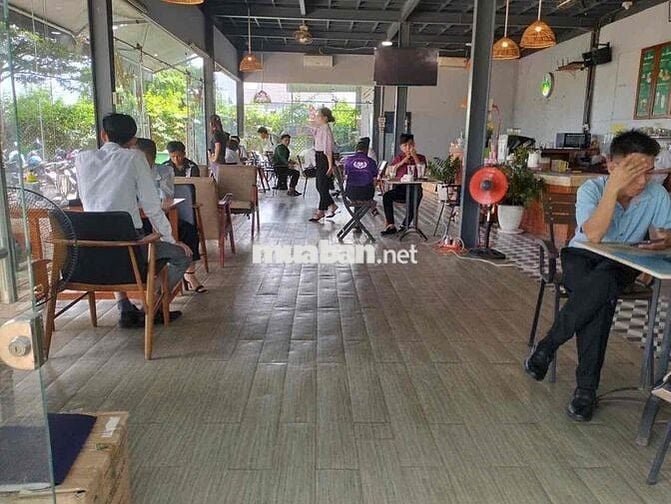 Cần sang quán caffe sân vườn ngay bờ sông rộng rãi thoáng mát
