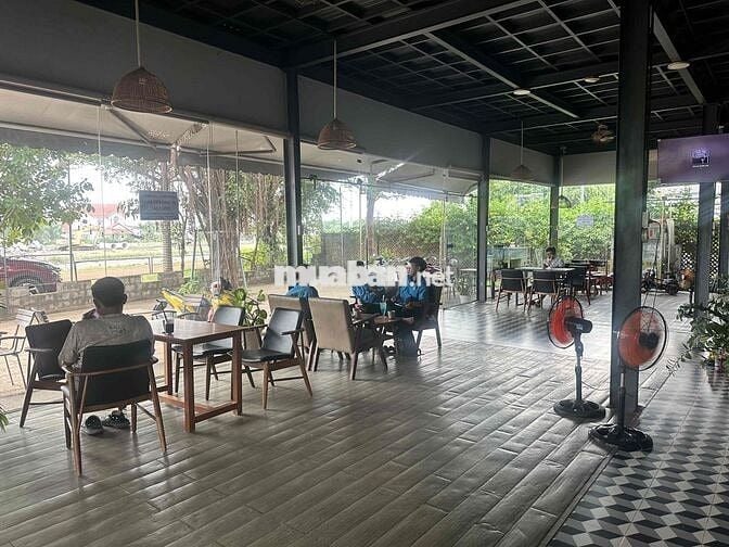 Cần sang quán caffe sân vườn ngay bờ sông rộng rãi thoáng mát
