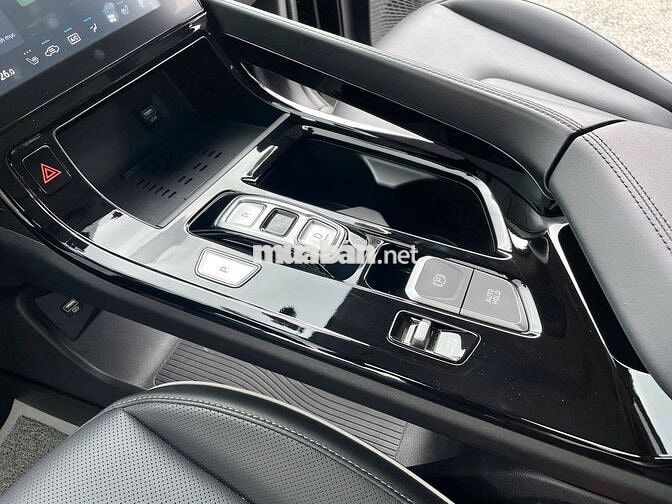 Hyundai Custin 2025 Cao Cấp 2.0T - 10,000 km.
