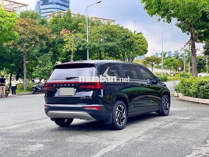 Hyundai Custin 2025 Cao Cấp 2.0T - 10,000 km.