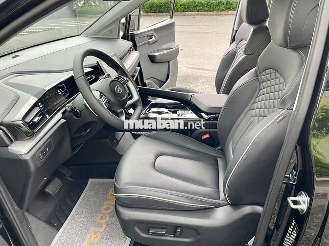 Hyundai Custin 2025 Cao Cấp 2.0T - 10,000 km.