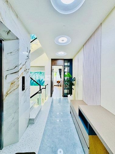 Bán nhà mặt tiền đẹp 5 tầng 549A Tân Sơn P12 Gò Vấp (THANG MÁY 650kg