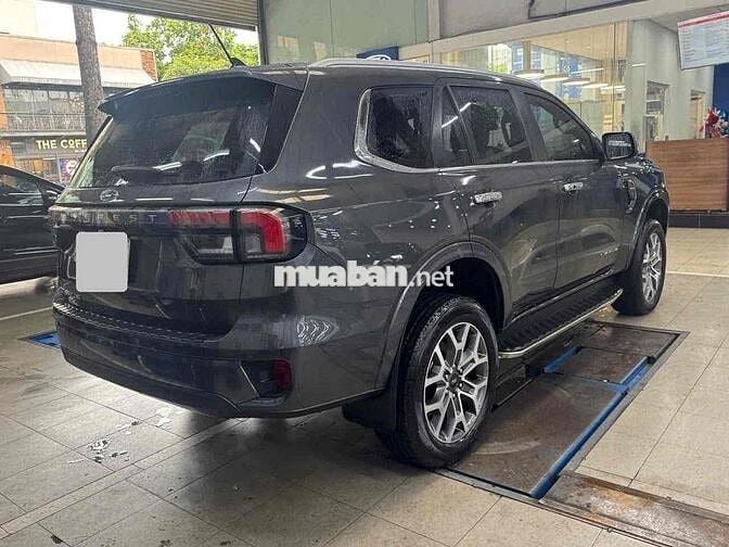 🚗 Ford Everest Titanium 2022 1 cầu đi ít