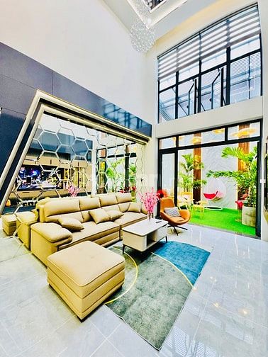 Bán nhà mặt tiền đẹp 5 tầng 549A Tân Sơn P12 Gò Vấp (THANG MÁY 650kg