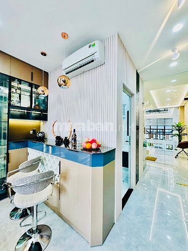 Bán nhà mặt tiền đẹp 5 tầng 549A Tân Sơn P12 Gò Vấp (THANG MÁY 650kg