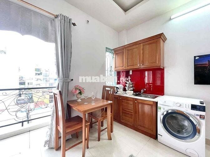 Ở NGAY! CĂN HỘ BAN CÔNG NGAY HUỲNH VĂN BÁNH PN SIÊU AN NINH - FULL ĐỒ