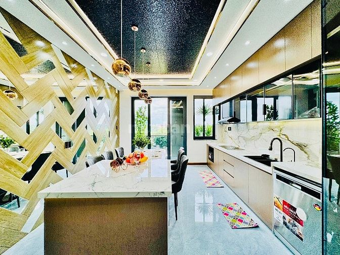 Bán nhà mặt tiền đẹp 5 tầng 549A Tân Sơn P12 Gò Vấp (THANG MÁY 650kg