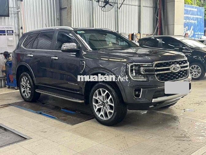 🚗 Ford Everest Titanium 2022 1 cầu đi ít