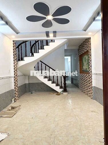 Nhà bán 1 trệt 1 lầu 4x16 m giá 2 ty2 nhà có sân để xe hơi