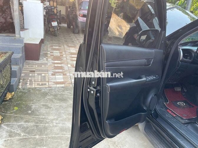 Toyota Hilux 2.4 AT một cầu Sx 2020 Nhập Thái