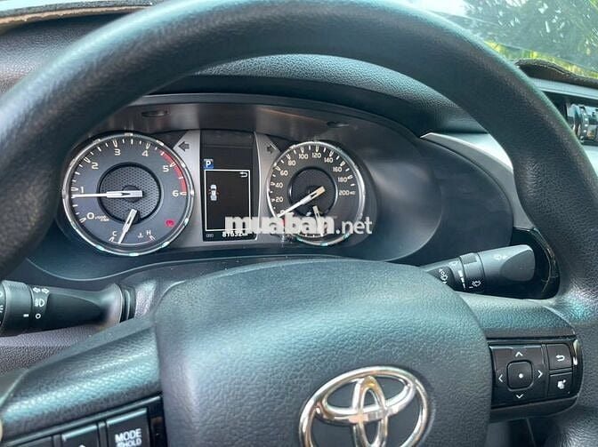 Toyota Hilux 2.4 AT một cầu Sx 2020 Nhập Thái