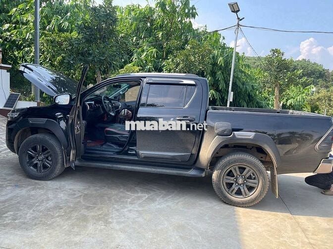 Toyota Hilux 2.4 AT một cầu Sx 2020 Nhập Thái
