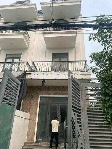 Phòng trọ 15m2 trống, gần Vạn Phúc City