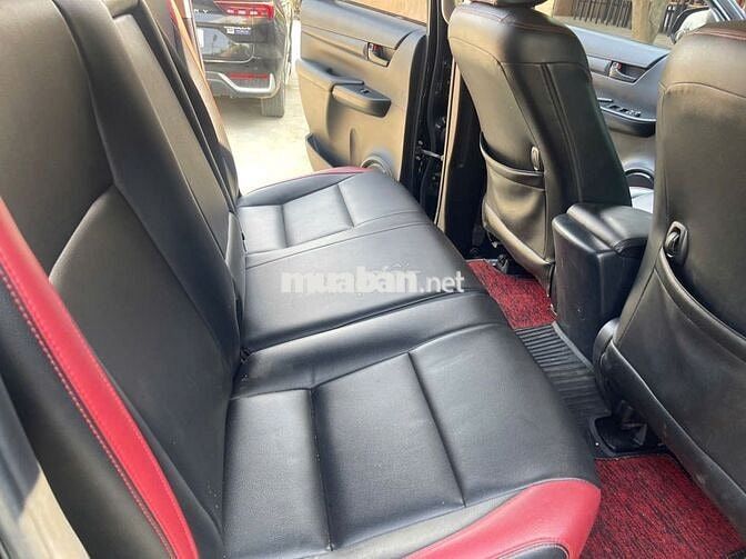 Toyota Hilux 2.4 AT một cầu Sx 2020 Nhập Thái