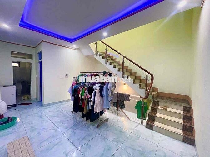 CẦN BÁN GẤP NHÀ 1TRỆT 2LẦU MẶT TIỀN KHU DÂN CƯ