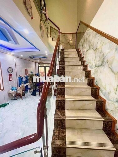 CẦN BÁN GẤP NHÀ 1TRỆT 2LẦU MẶT TIỀN KHU DÂN CƯ