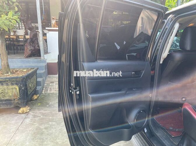 Toyota Hilux 2.4 AT một cầu Sx 2020 Nhập Thái