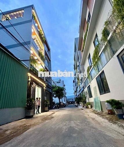 NHÀ ĐẸP MÊ LY ĐẦY ĐỦ CÔNG NĂNG XE HƠI NGỦ TRONG NHÀ