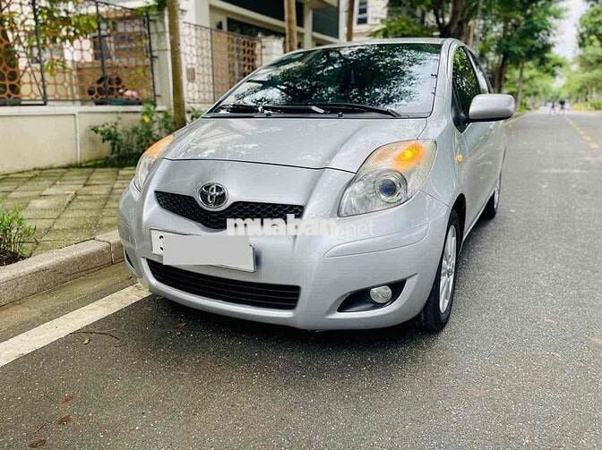 Toyota Yaris 2011 1.3 AT - 100000 km