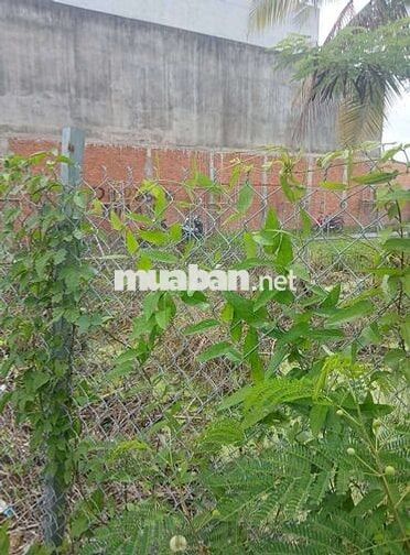 Bán đất mặt tiền.
Ngang 5 dài 23
Cách QL 1A 20m.
Giá 3ty chốt