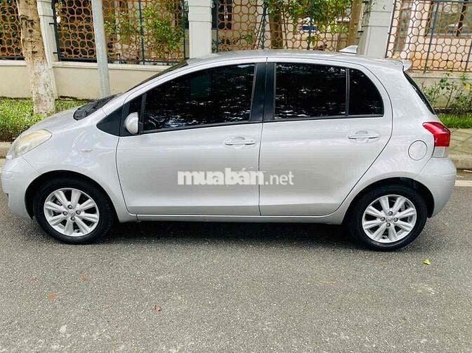 Toyota Yaris 2011 1.3 AT - 100000 km