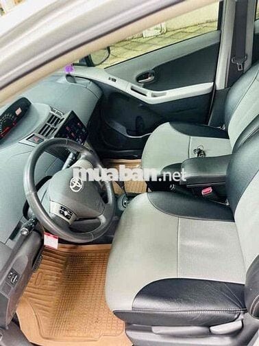 Toyota Yaris 2011 1.3 AT - 100000 km