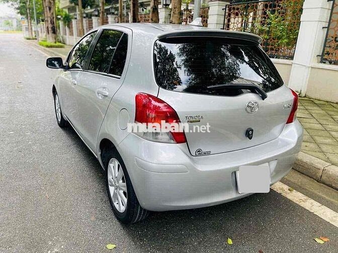 Toyota Yaris 2011 1.3 AT - 100000 km