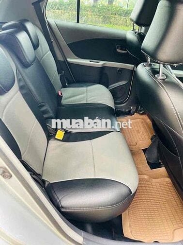 Toyota Yaris 2011 1.3 AT - 100000 km