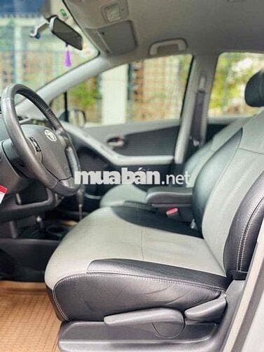 Toyota Yaris 2011 1.3 AT - 100000 km