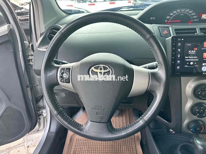 Toyota Yaris 2011 1.3 AT - 100000 km
