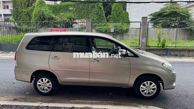 Toyota Innova 2011 V - 180000 km