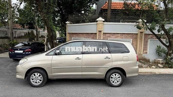 Toyota Innova 2011 V - 180000 km