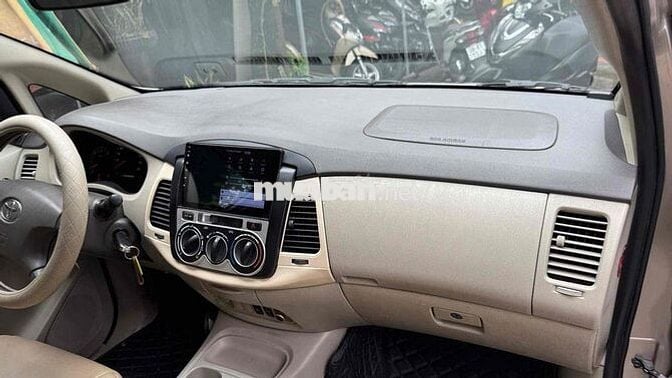Toyota Innova 2011 V - 180000 km