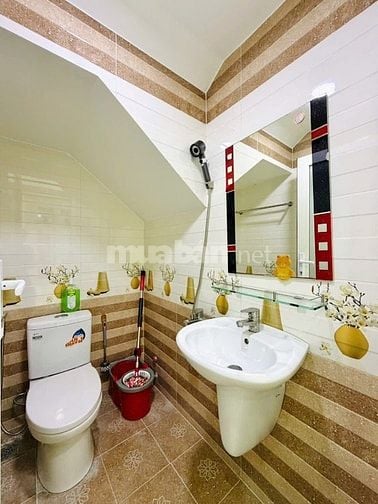 Nhà Quận 1 dt 65m2 Căn duy nhất hía 3ty280. Pháp lý chuẩn dễ kinh doan