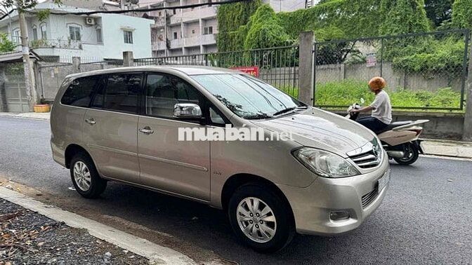 Toyota Innova 2011 V - 180000 km