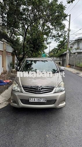 Toyota Innova 2011 V - 180000 km
