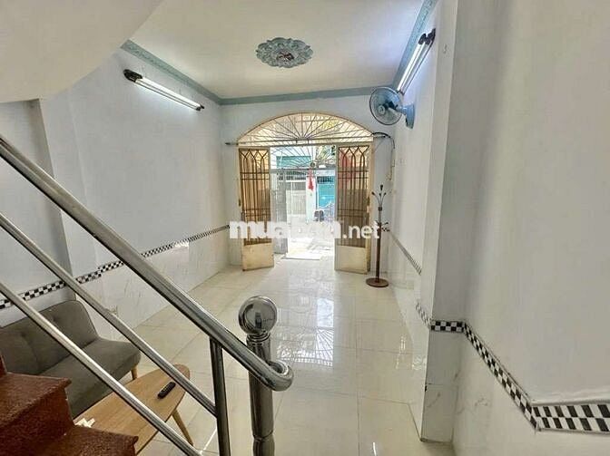 NHÀ ĐẸP 2 LẦU KIÊN CỐ - 35M2 (3.5 x 10) - CHO THUÊ 12TR - HẺM 3 GÁC