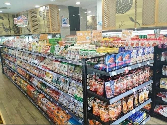 CỬA HÀNG TUYỂN 4 BẠN NHÂN VIÊN BÁN HÀNG-ĐÓNG GÓI-THU NHÂN-DỌN DẸP 