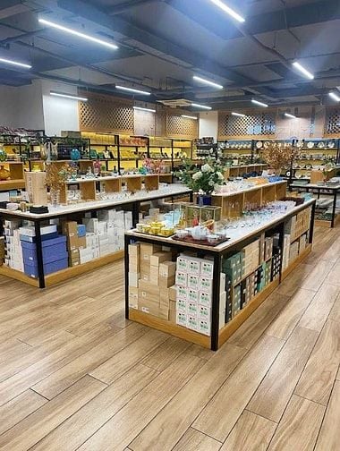 CỬA HÀNG TUYỂN 4 BẠN NHÂN VIÊN BÁN HÀNG-ĐÓNG GÓI-THU NHÂN-DỌN DẸP 