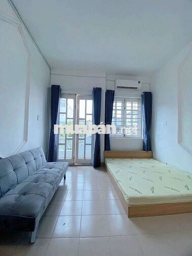 CHO THUÊ PHÒNG BAN CÔNG GẦN HVHK - ETOWN - NHÀ GA T3