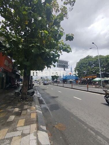 nguyễn thị minh khai , sau căn mặt tiền 11x9.3.trệt ,lầu .giá 28 tỷ