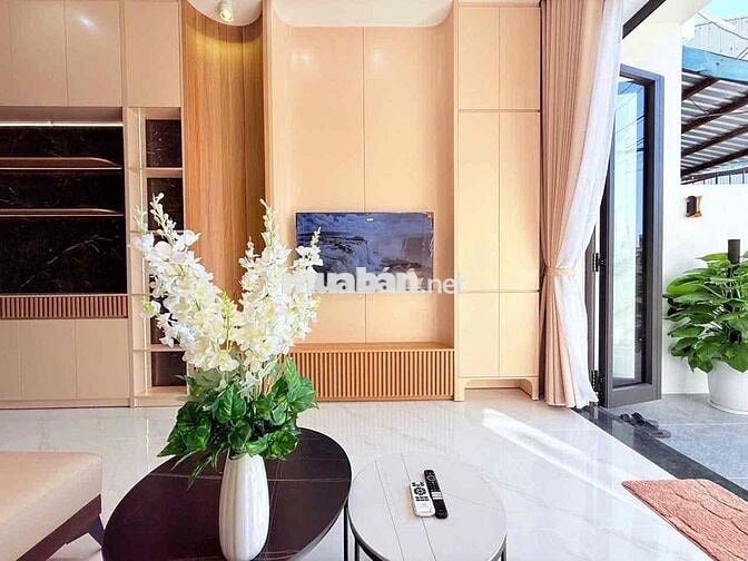 bán nhà 3 tầng 3 mê kiệt ô tô đậu trong sân Trần xuân lê giá rẻ
