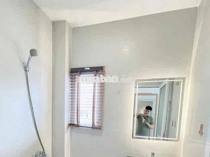 CHÍNH CHỦ CHO THUÊ STUDIO BAN CÔNG LỚN NGAY TRẦN HƯNG ĐẠO- Q1