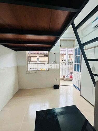 PHÒNG TRỌ MÁY LẠNH - BAN CÔNG - NGAY HOÀNG HOA THÁM