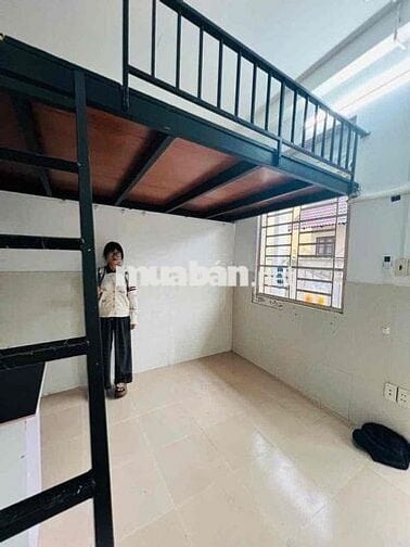 PHÒNG TRỌ MÁY LẠNH - BAN CÔNG - NGAY HOÀNG HOA THÁM
