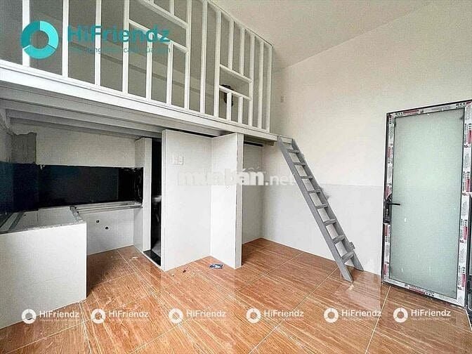 NGAY NGUYỄN TẤT THÀNH MỚI KENG GÁC CAO CỬA SỔ TRỜI THOÁNG MÁT LUÔN