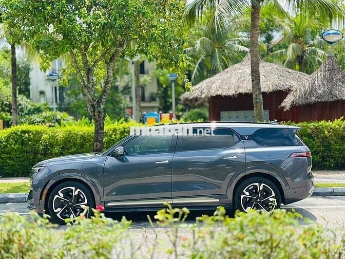 VinFast VF9 2023 Plus Thuê Pin tiên phong - 2v km