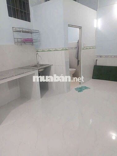 Nhà mới xây, dt rộng rãi 1pn ,gần chợ ,gần trường, hẻm thông ôtô